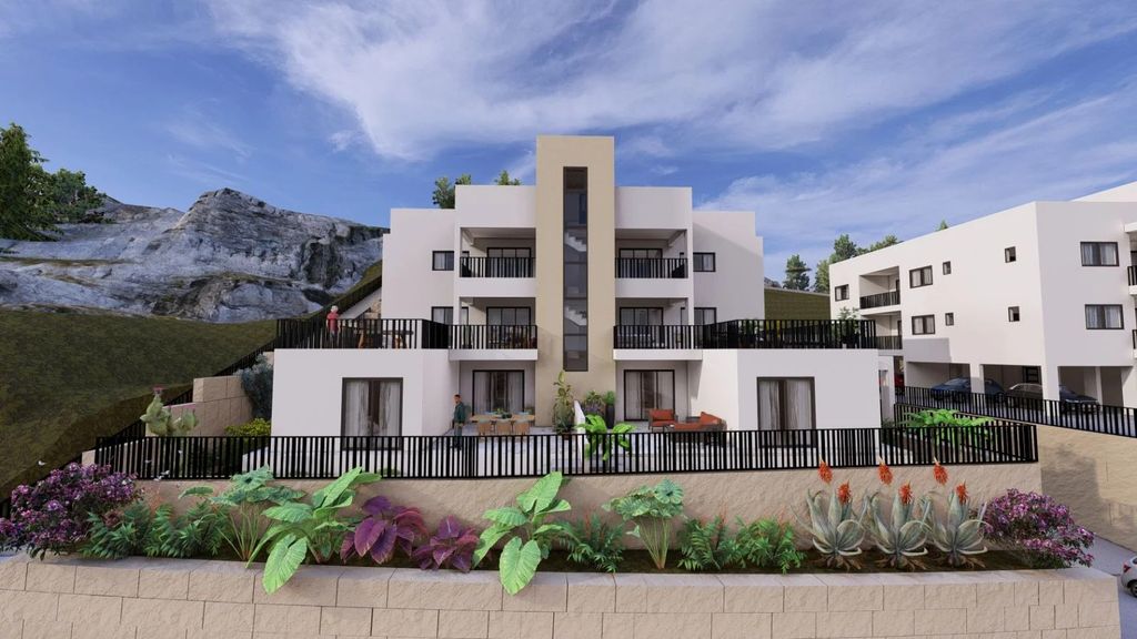 Property photo 2 of 21