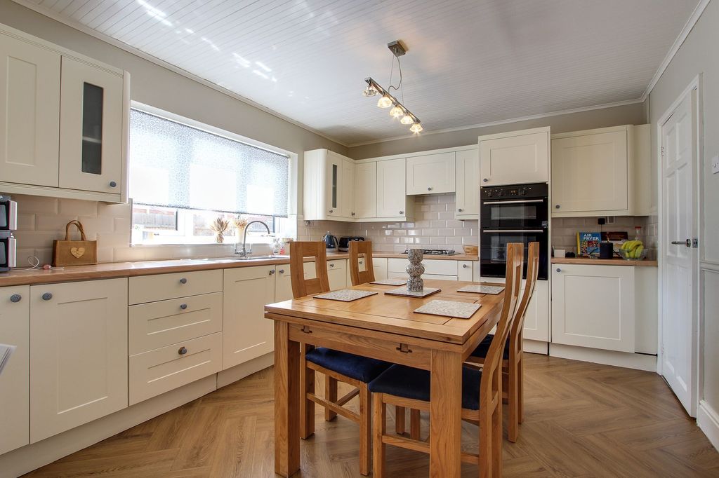 Property photo 3 of 53