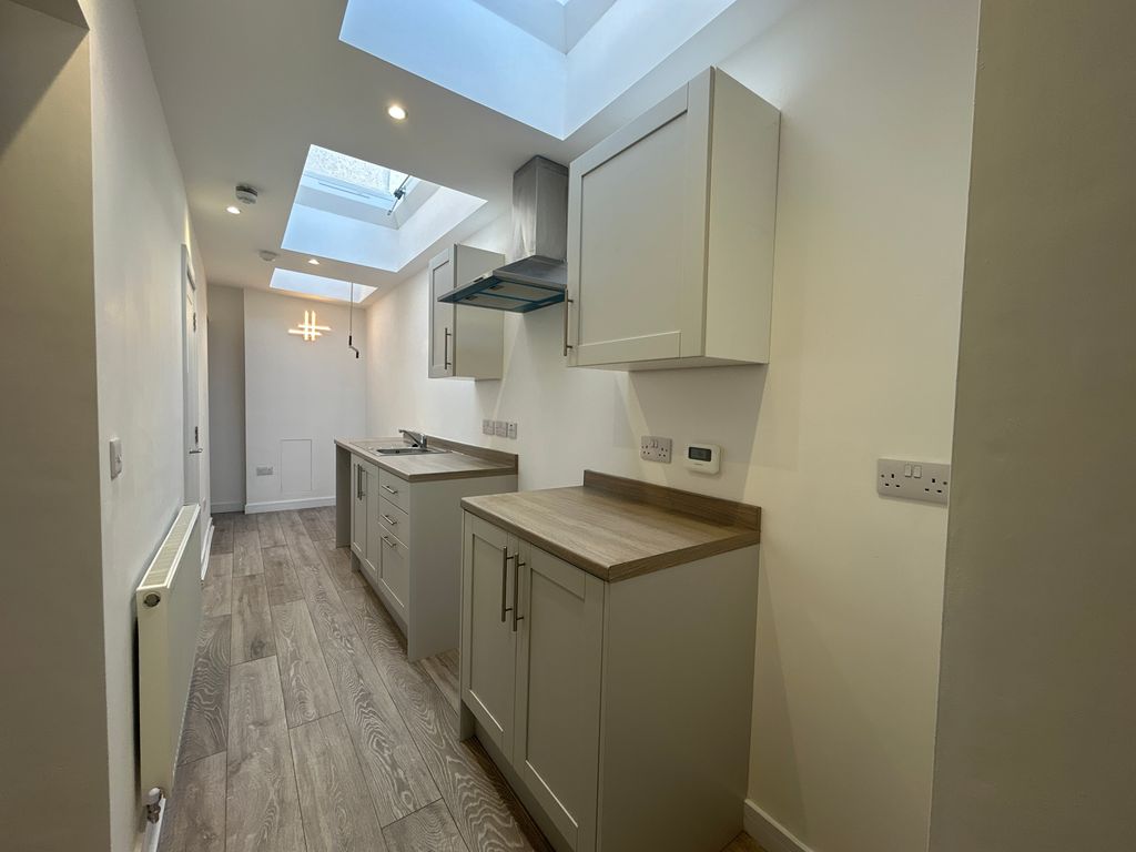 Property photo 1 of 6 Kitchen