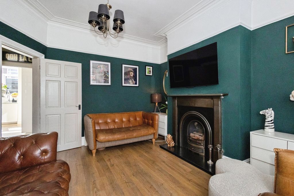 Property photo 3 of 18 Pbox-Img.Jpg