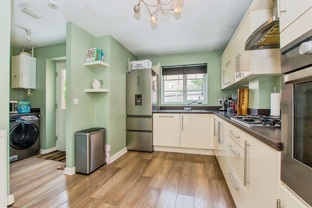Property photo 2 of 21