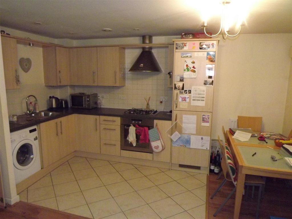 Property photo 3 of 7 Kitchen