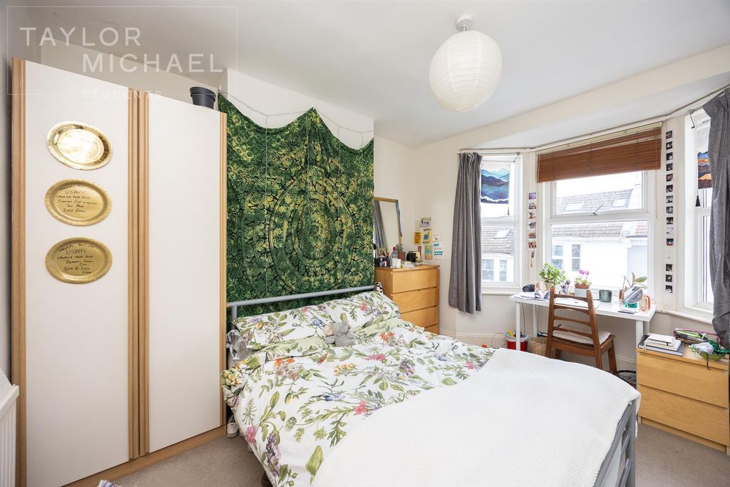 Property photo 3 of 14 Bedroom