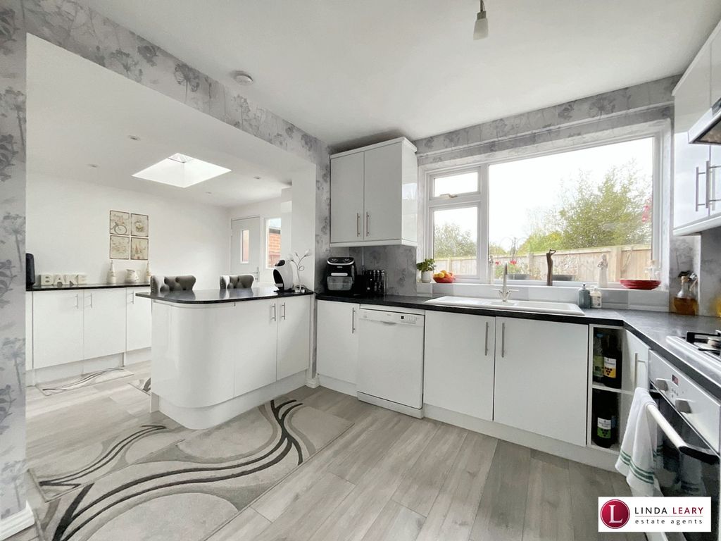 Property photo 2 of 16 Kitchen/Breakfast Room