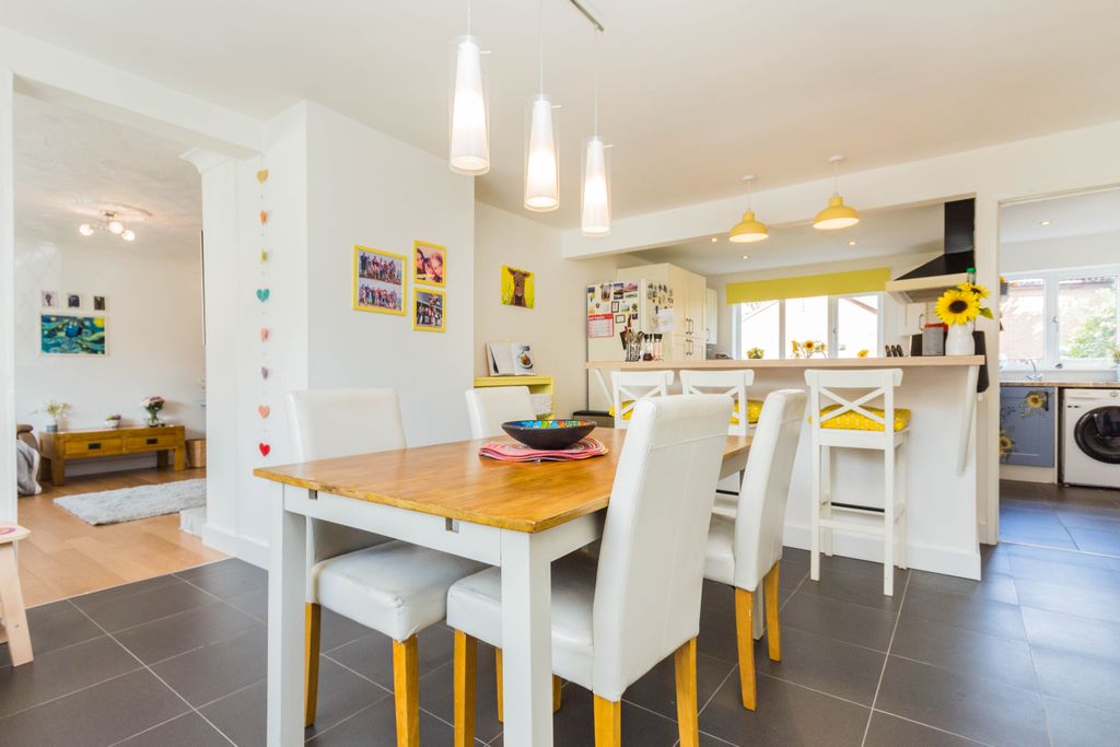 Property photo 2 of 18 Kitchen/Breakfast Room
