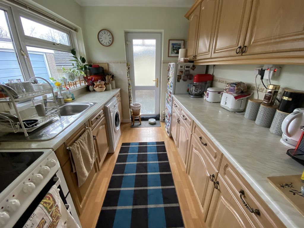 Property photo 2 of 12 Kitchen