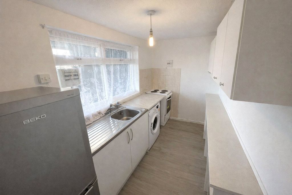 Property photo 3 of 6 Kitchen