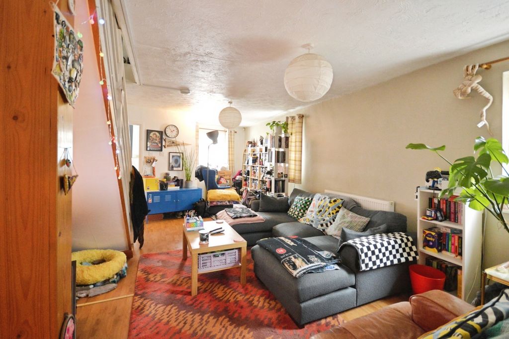 Property photo 3 of 9 Pbox-Img.Jpg