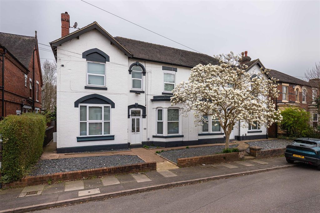 Property photo 2 of 19 13 &amp; 15 Newton Street-24.Jpg