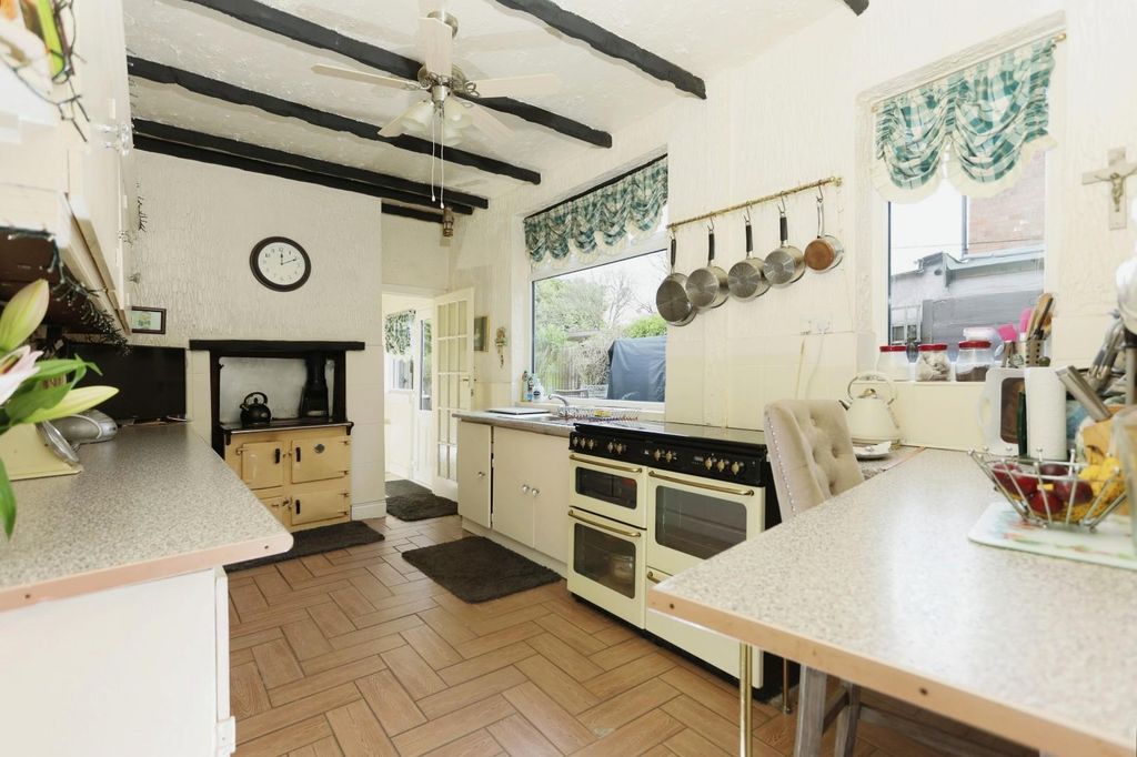 Property photo 3 of 20 16-11.Jpg