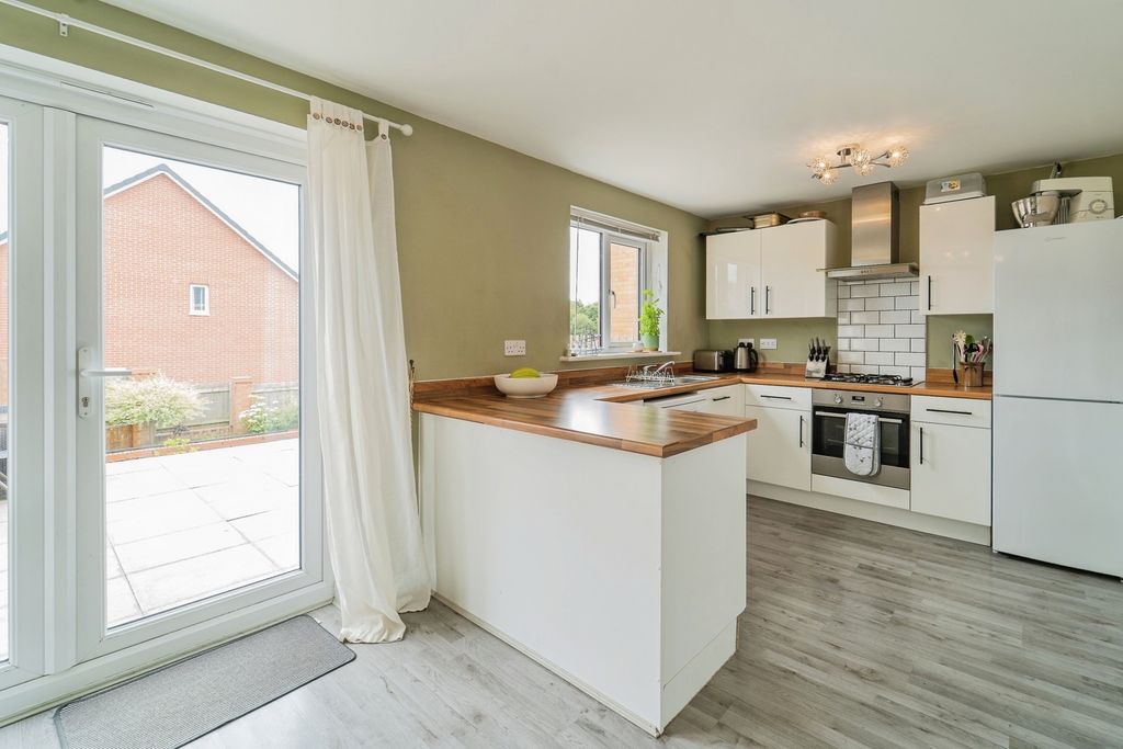 Property photo 3 of 20 Pbox-Img.Jpg