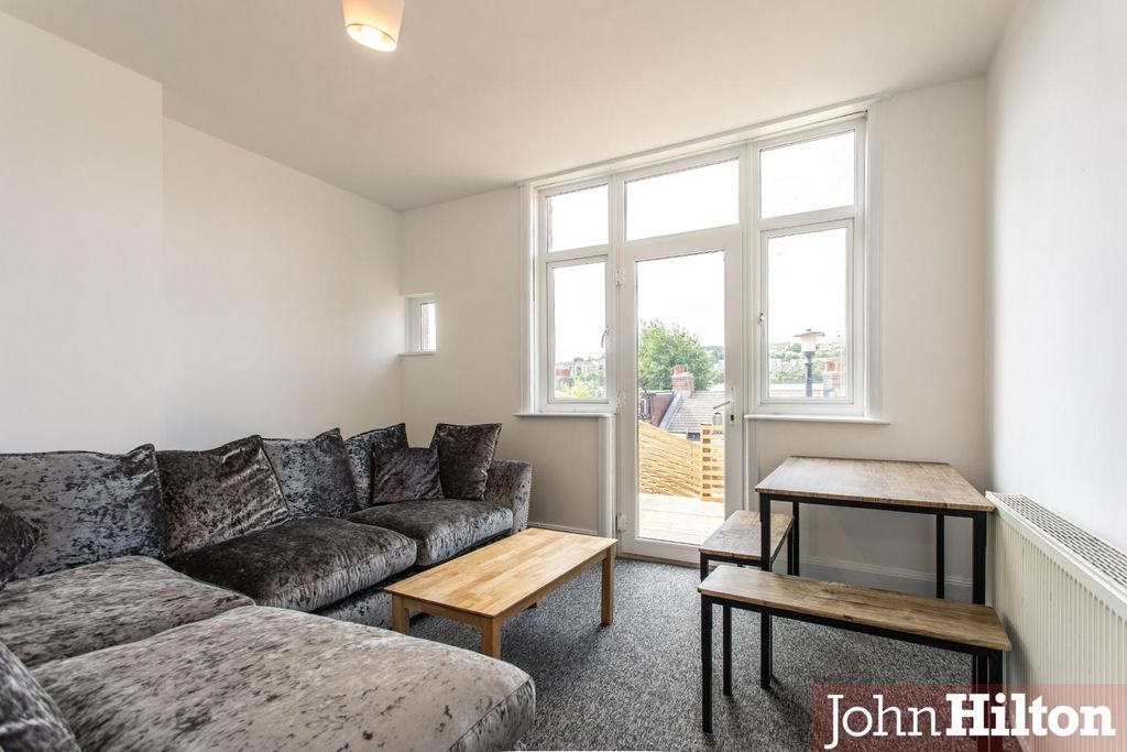 Property photo 2 of 15 Ewhurst Road-23.Jpg