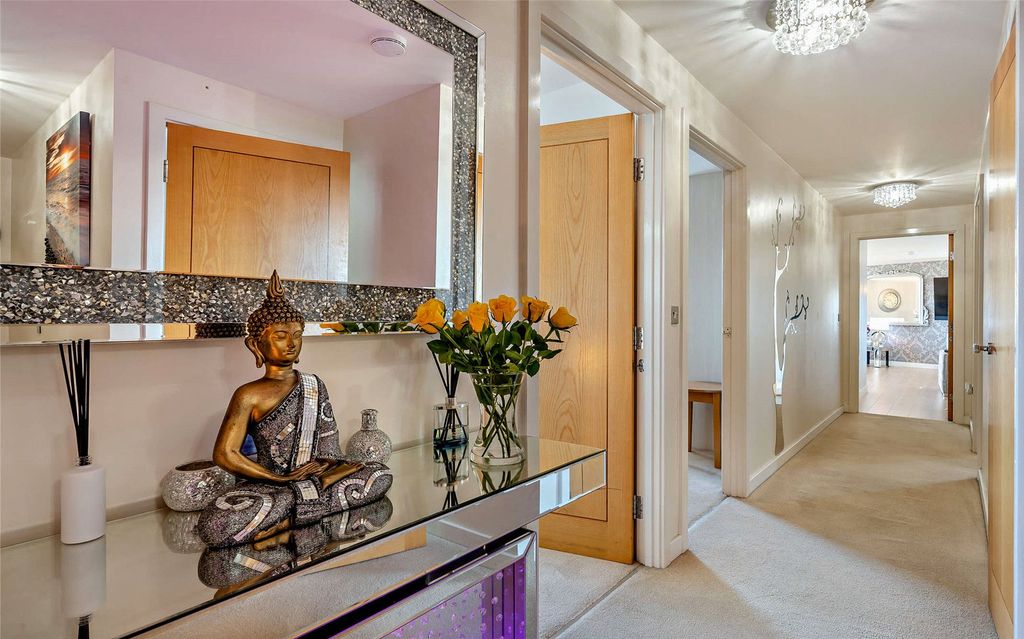 Property photo 3 of 17 Hall