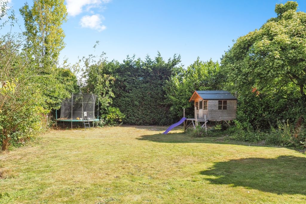 Property photo 2 of 17 Garden