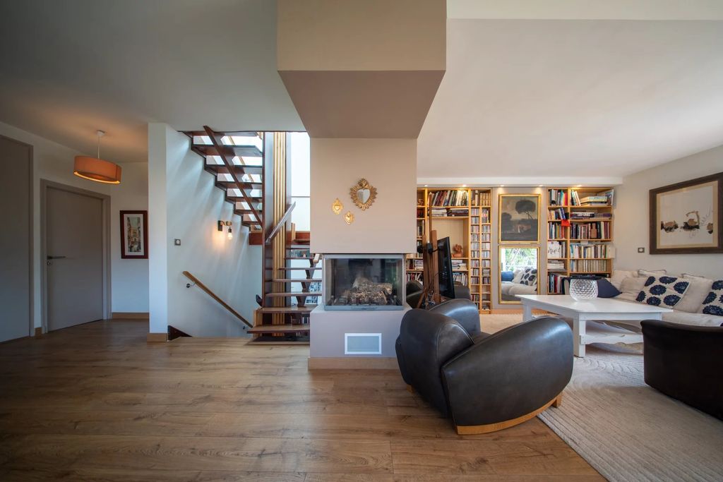 Property photo 2 of 22