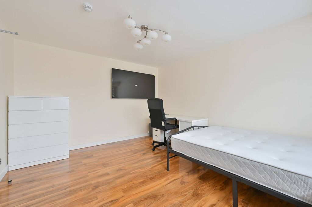 Property photo 3 of 23