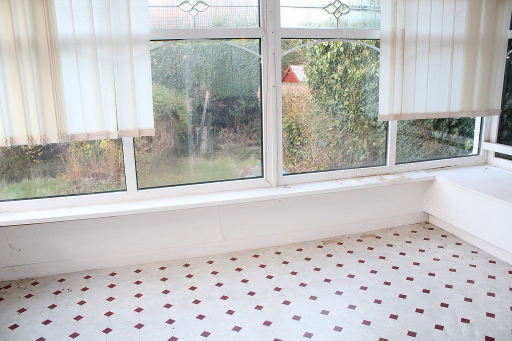 Property photo 3 of 9 Conservatory