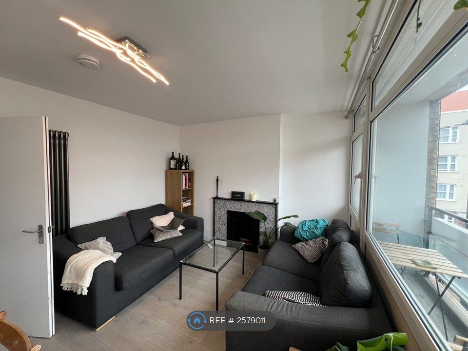 Property photo 2 of 20 Lounge