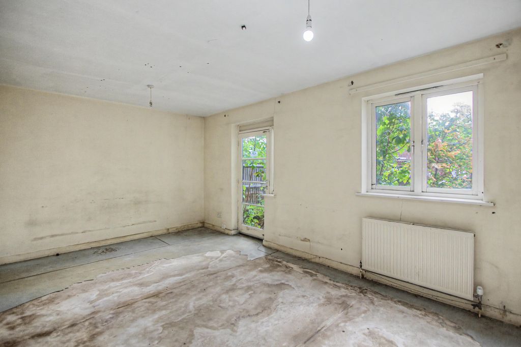 Property photo 3 of 17 Flat 5 Solomon House, 50 Rectory Road, Stoke Newington, London, N16 7Qy
