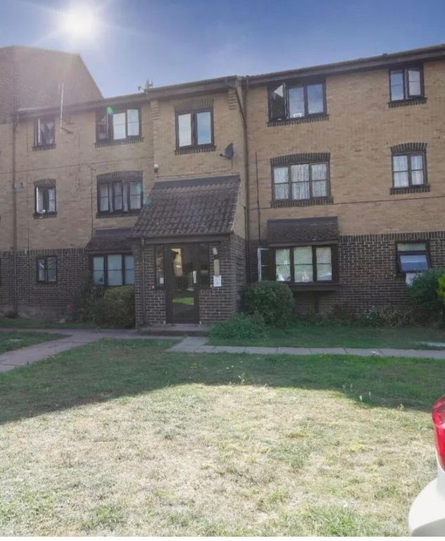 Property photo 1 of 6 2-Bedroom Ground Floor Flat €“ Conway Gardens, Grays
