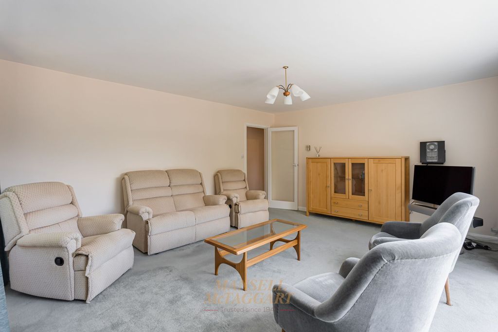 Property photo 3 of 18