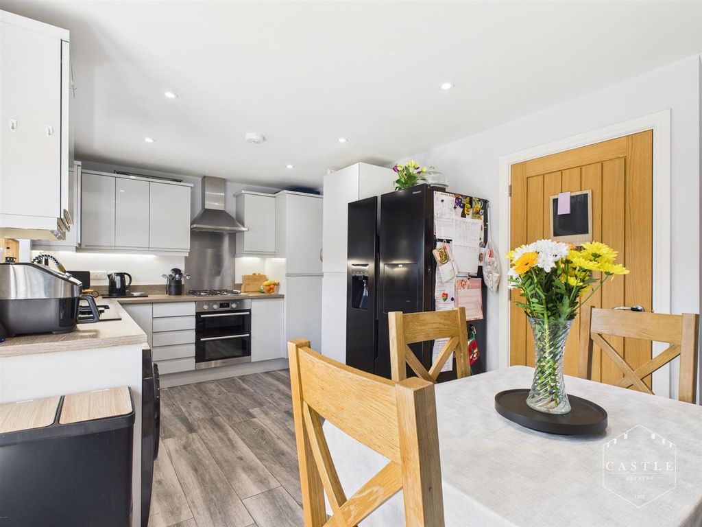Property photo 2 of 17 Dining Kitchen