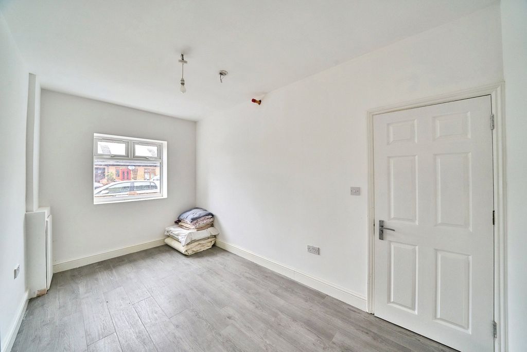 Property photo 2 of 17 Photo