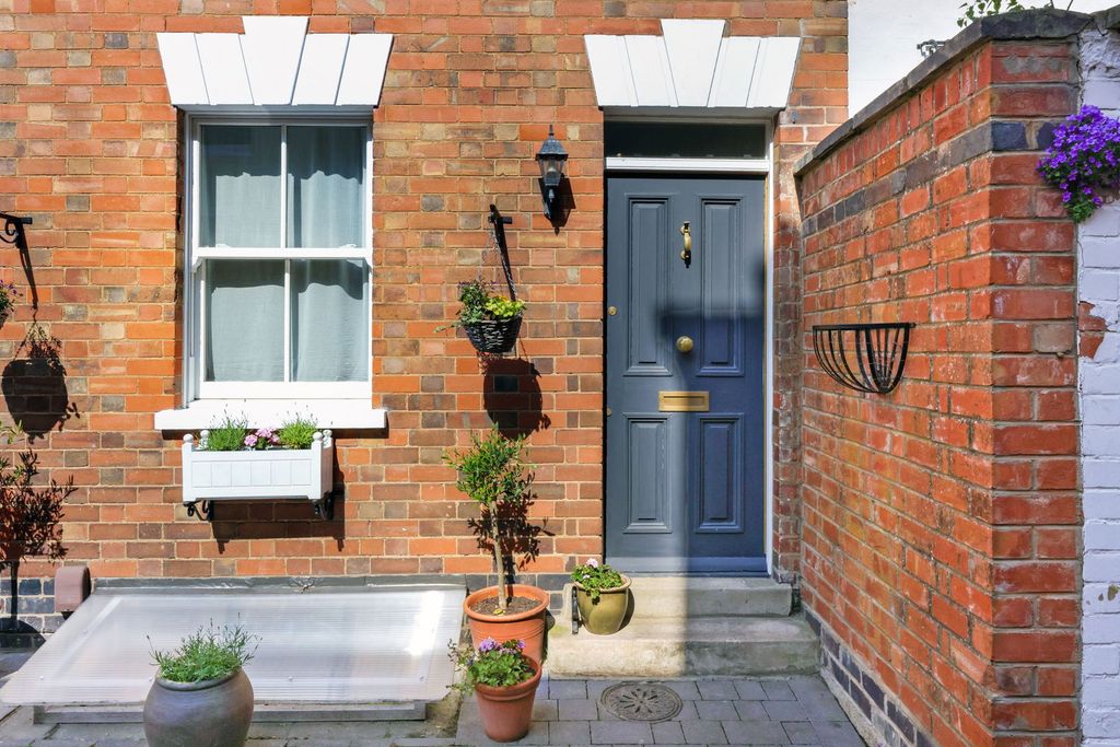 Property photo 2 of 19