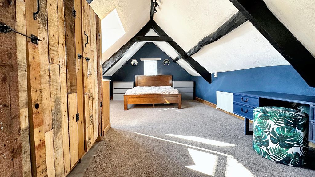 Property photo 1 of 17 Aa8d6E18-0F99-48De-893d-E174E3Ef931F.Jpeg