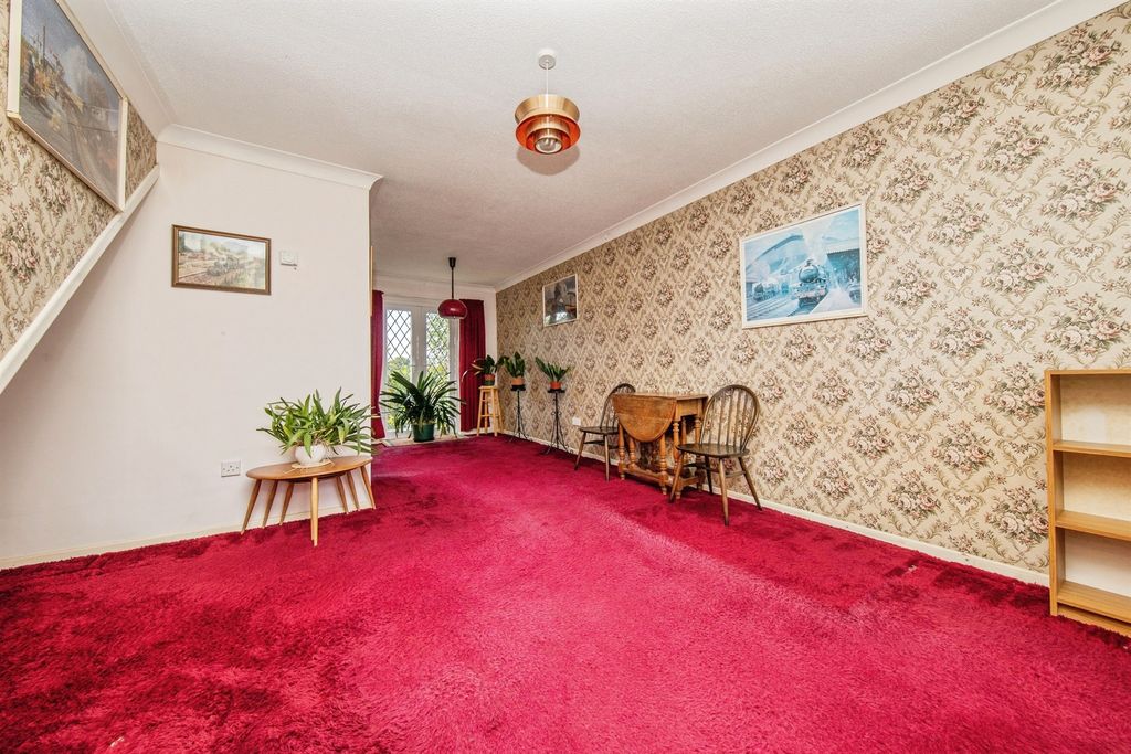Property photo 2 of 17