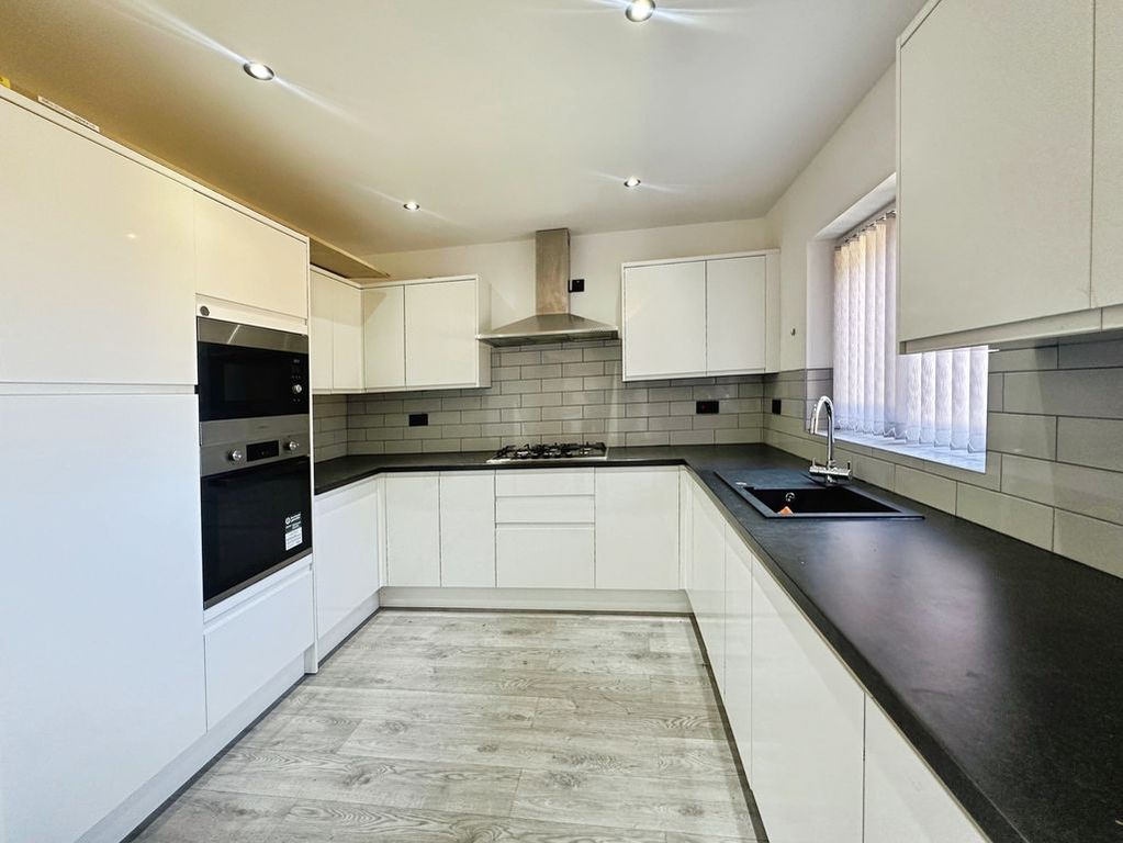 Property photo 2 of 16 Kitchen