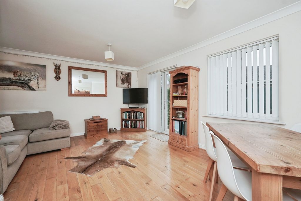 Property photo 3 of 17 Photo