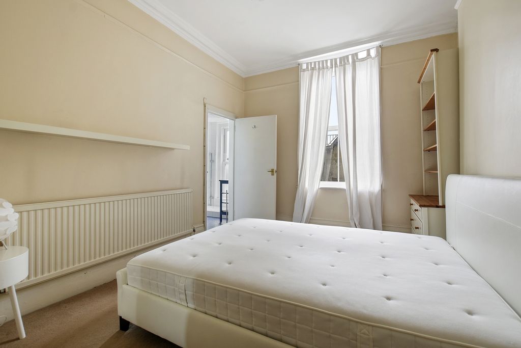 Property photo 3 of 6 Photo 5