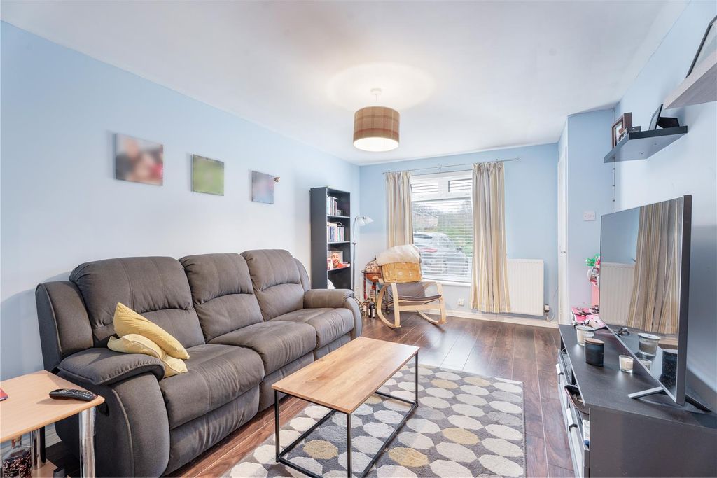 Property photo 2 of 17 Lounge 1