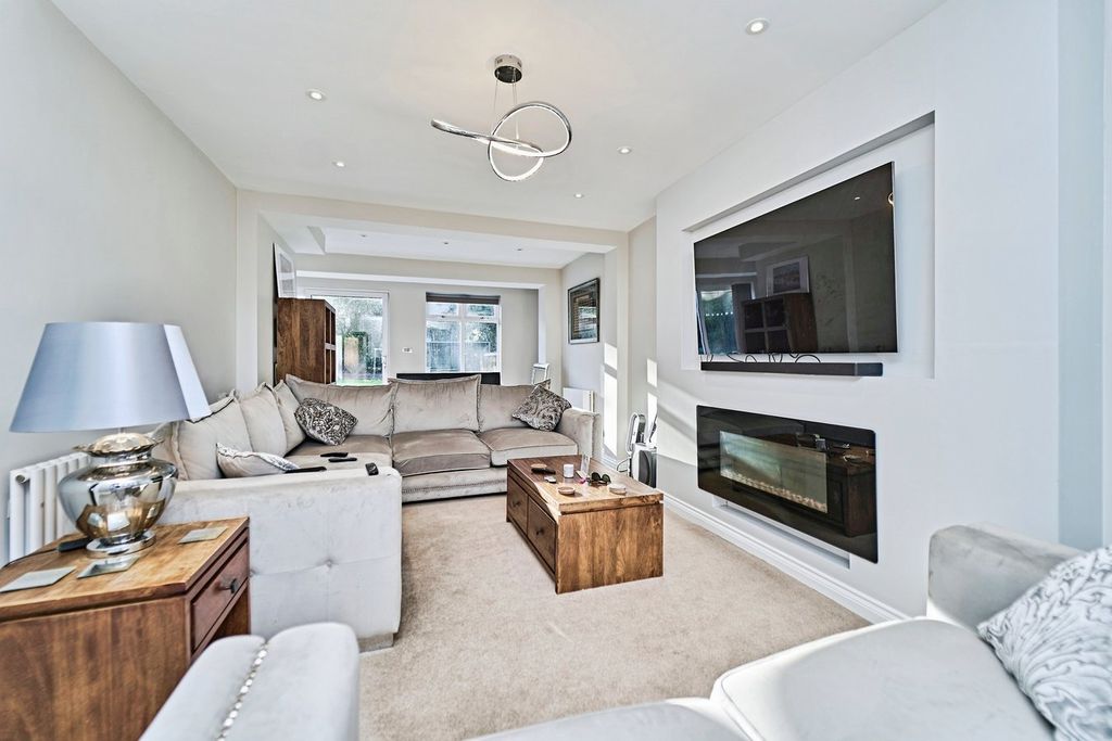 Property photo 2 of 24