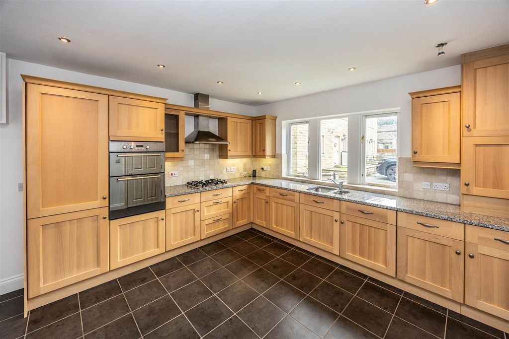 Property photo 3 of 35 6Ptchalifax-290725-12.Jpg