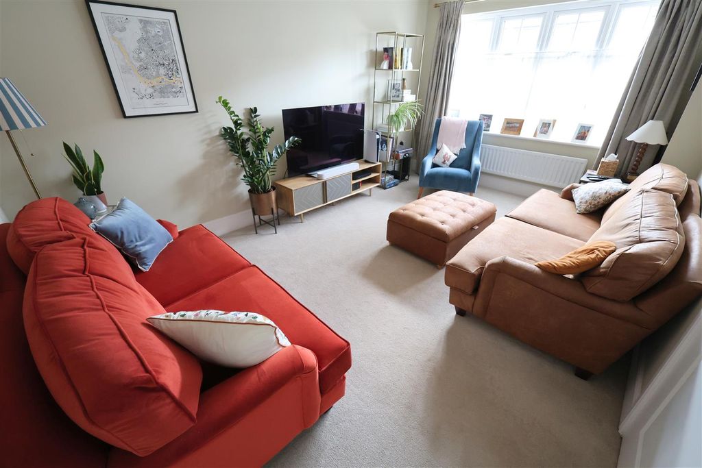 Property photo 2 of 24 Wr Lounge i.Jpg