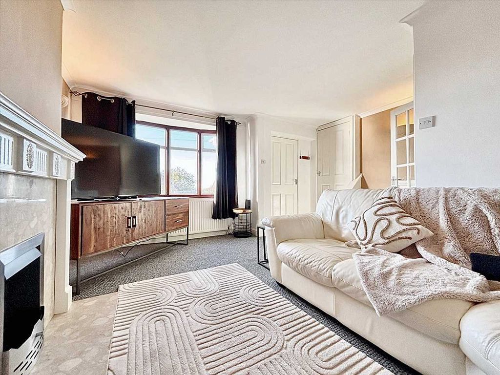 Property photo 2 of 22 Lounge