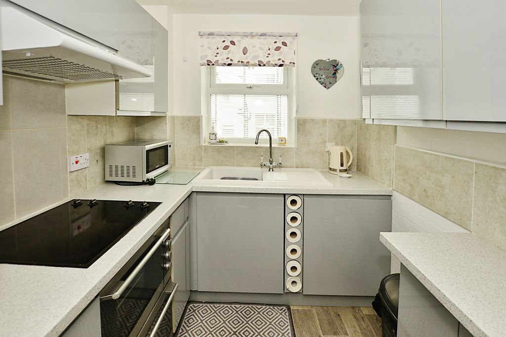 Property photo 3 of 14 Kitchen