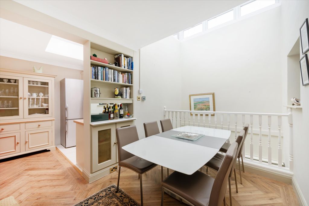 Property photo 3 of 18 Image