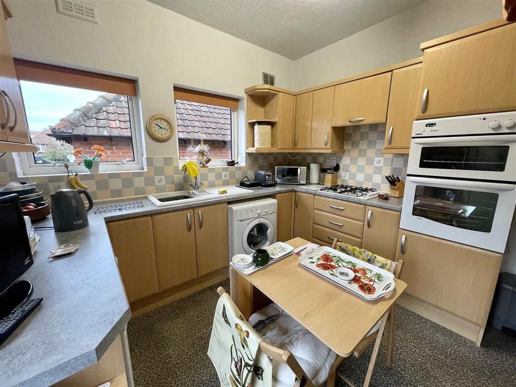 Property photo 3 of 13 Kitchen