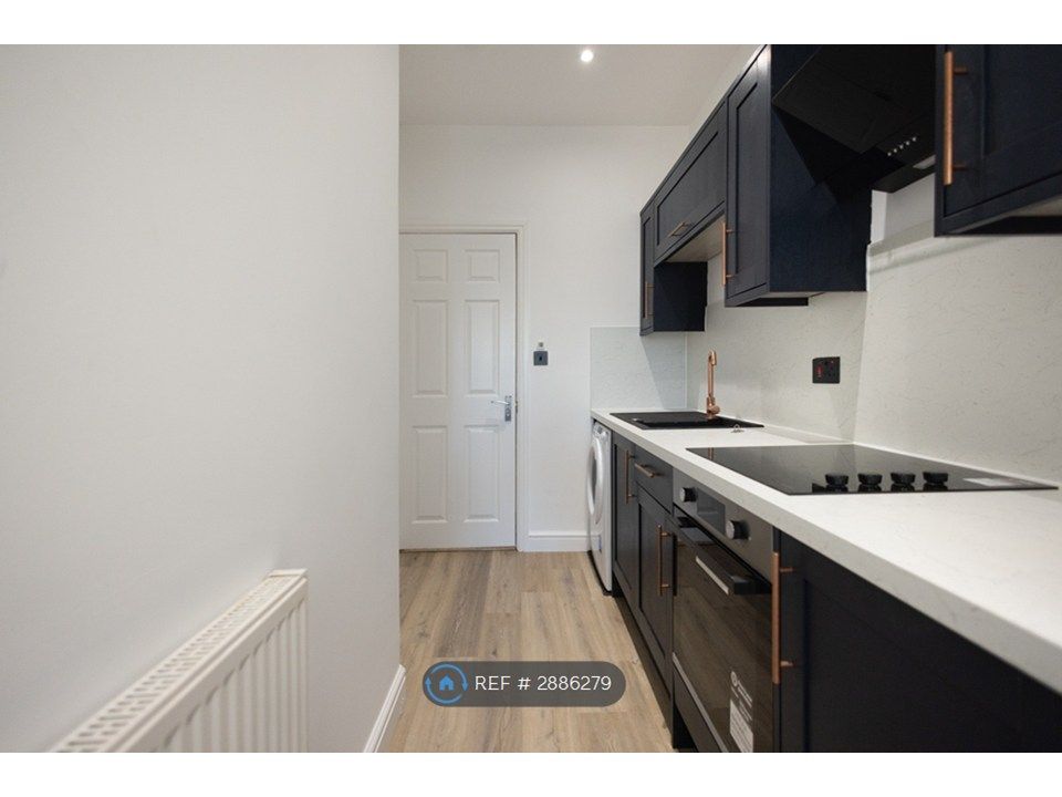 Property photo 2 of 10 Room 4 Kitchen