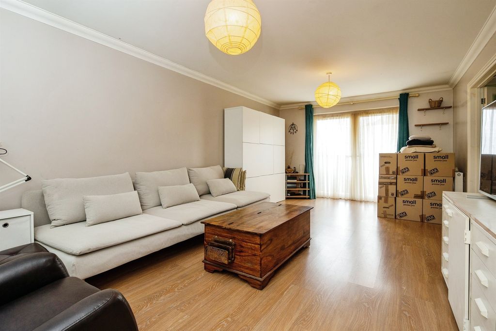 Property photo 2 of 14 Lounge