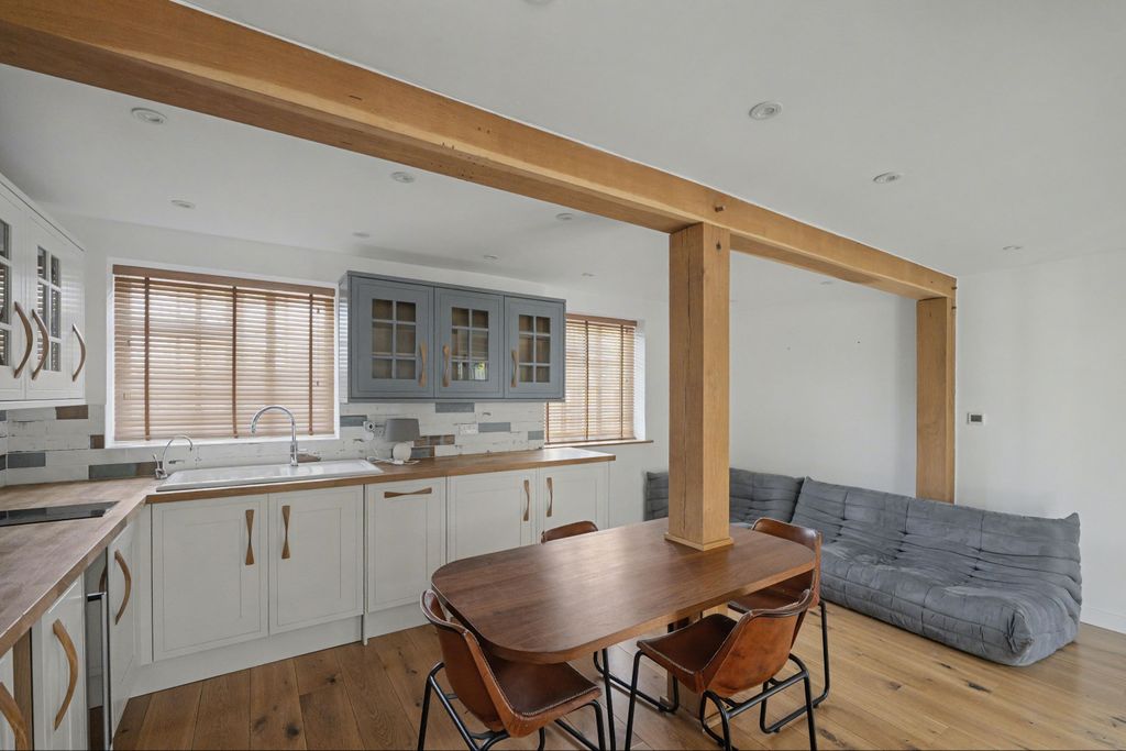 Property photo 3 of 12 Papillon, Houghton Road, Stockbridge, So20 6Le