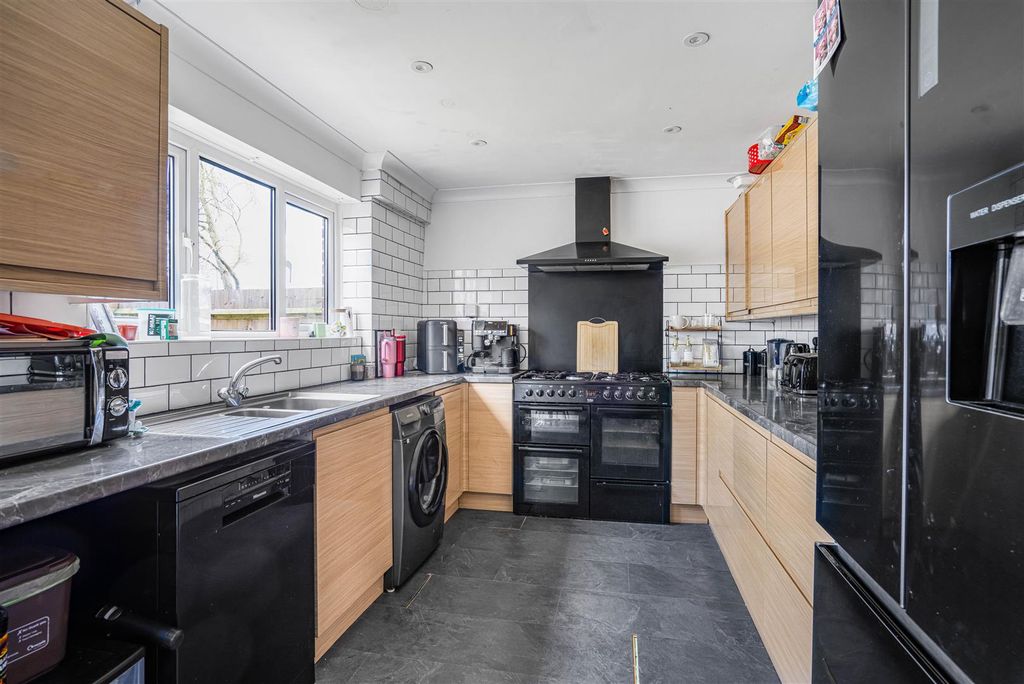 Property photo 2 of 12 6_77086.Jpg