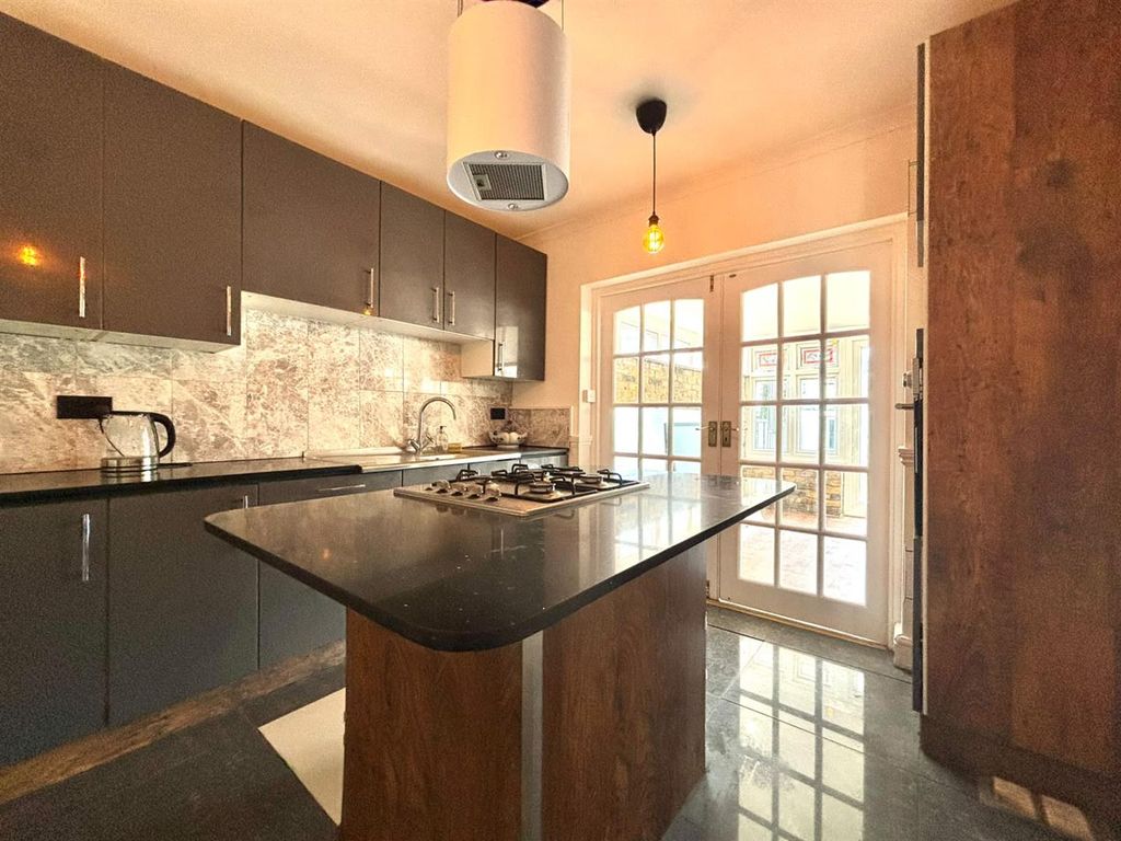 Property photo 3 of 12 Kitchen.Jpeg