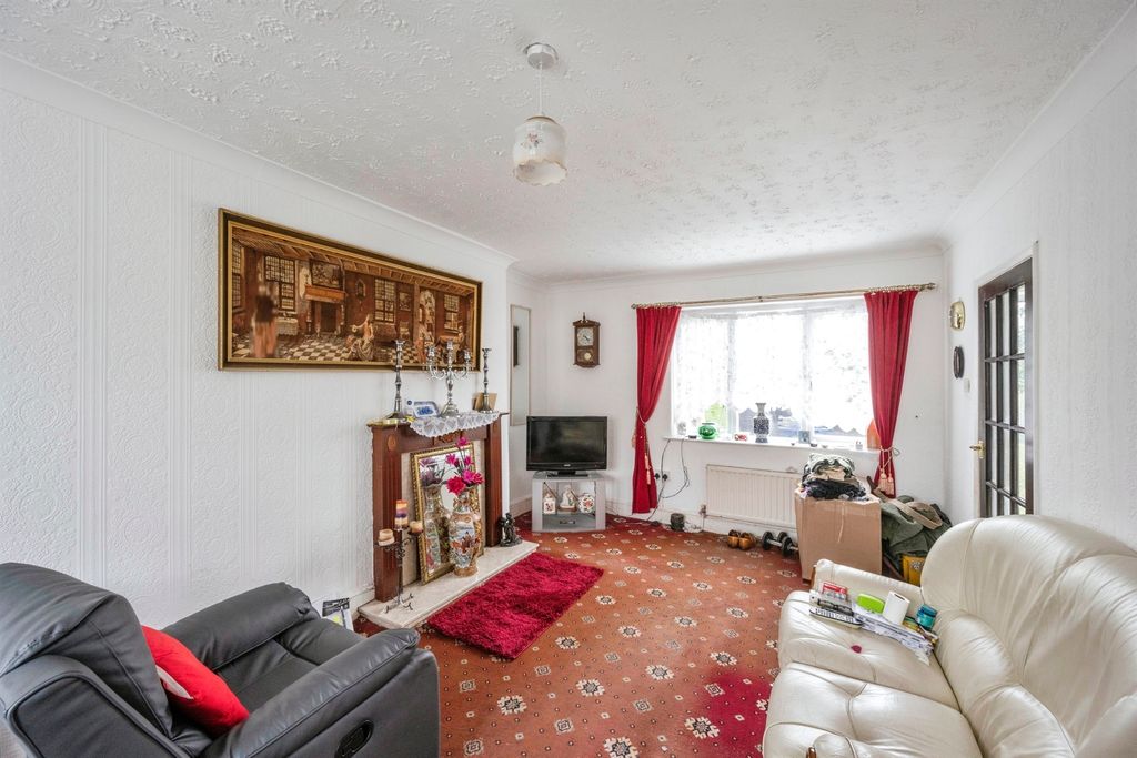 Property photo 2 of 17