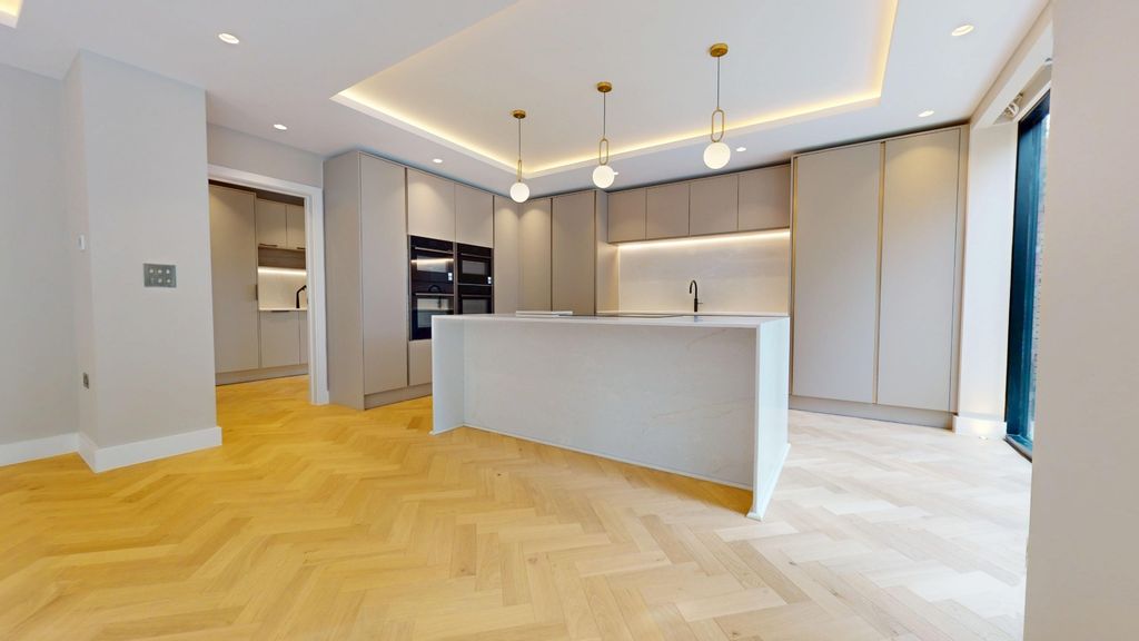 Property photo 3 of 40 4612782