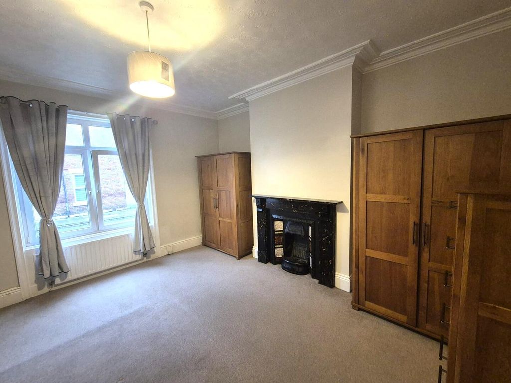 Property photo 1 of 6 Bedroom