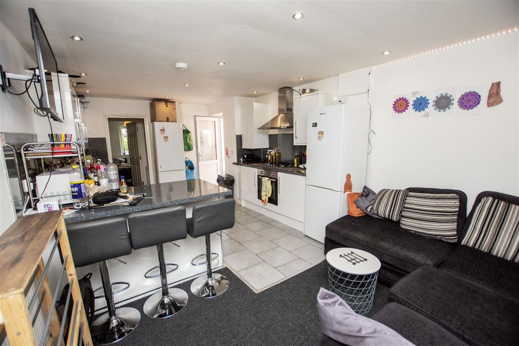 Property photo 1 of 13 Open Plan Kitchen/ L